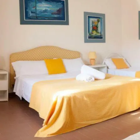 Pittulongu Chalet Sleeps 7 * Olbia